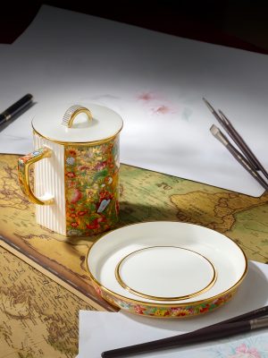 Guangcai Legacy 3-Piece Cup Set 430ml gold embossed, cup set displayed with stationery and map background